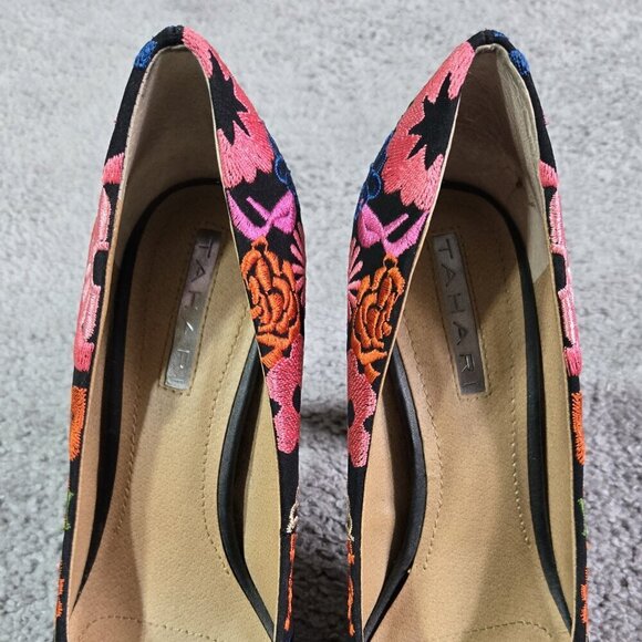 Tahari Brentwood Black Floral Embroidered Round Toe Pumps Hippie Retro Look - Picture 3 of 10